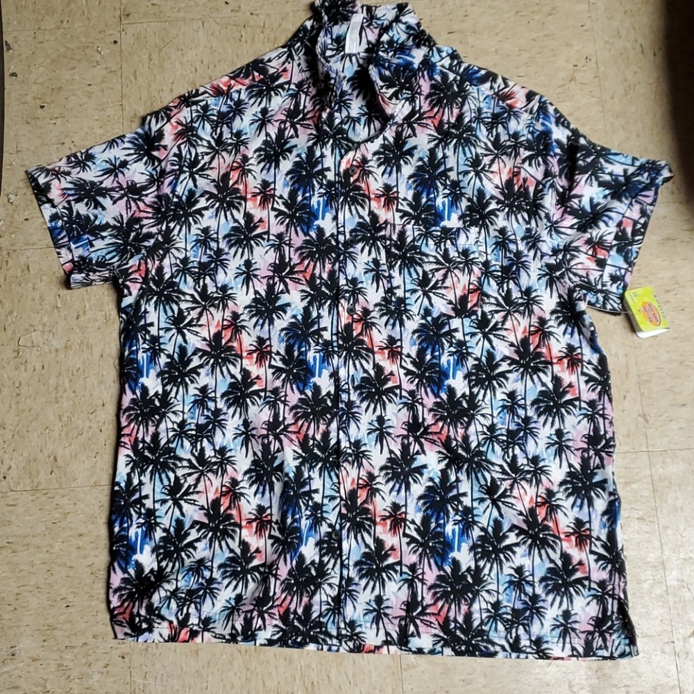 NWT Palm tree short sleeve button down